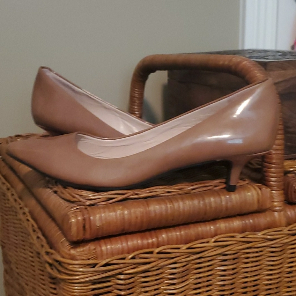 Vince Camuto NEW! womens kitten heels sz 6.5